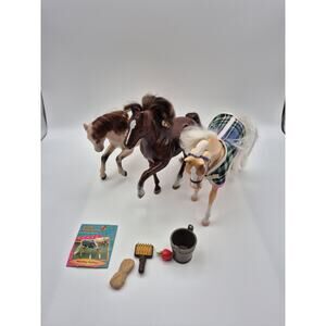 Grand Champions Wildfire Horse plus 2 others with accessories/card 1996 Empire